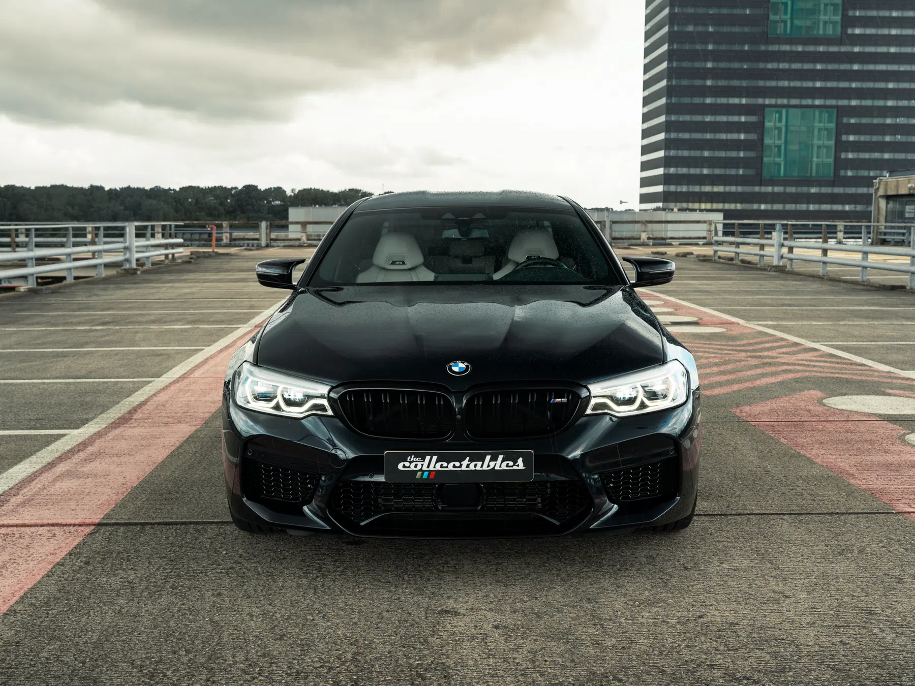 BMW M5 F90 zwart